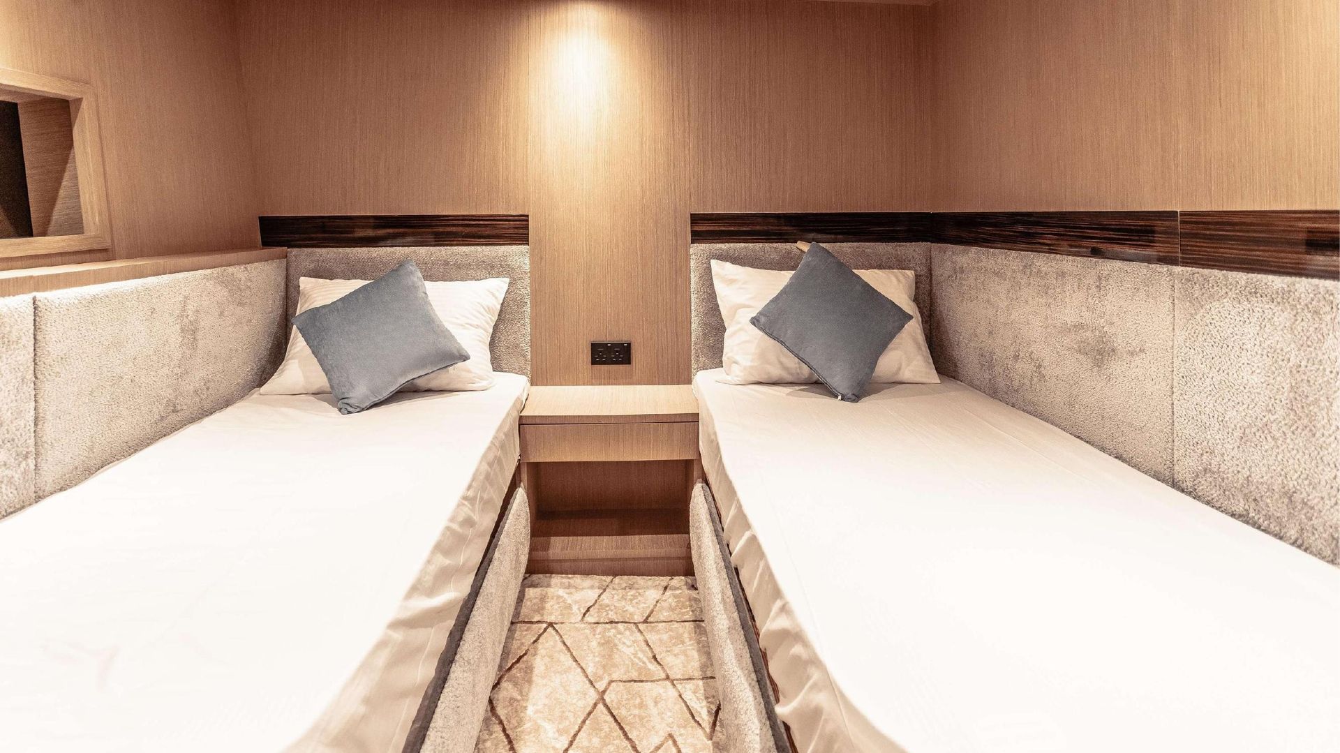 Voyager Elite Levity 160 Yacht — photo 10