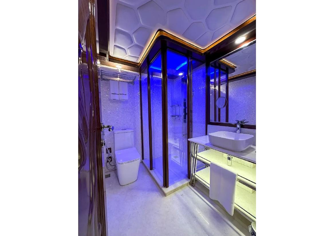 Voyager Elite Orchideus 100 Yacht — photo 6