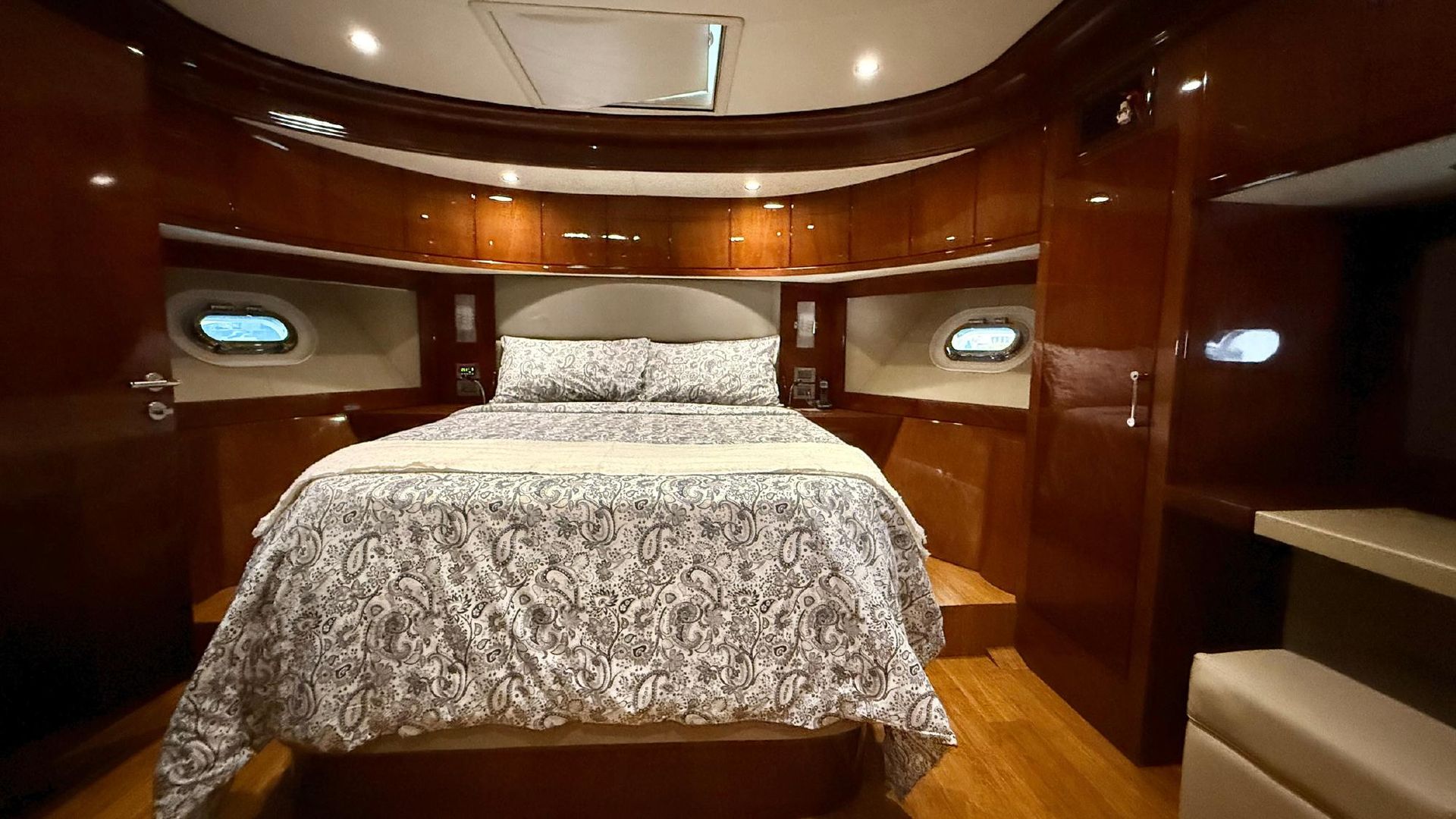 Explorer Goldeon Siral 95 Yacht — photo 7
