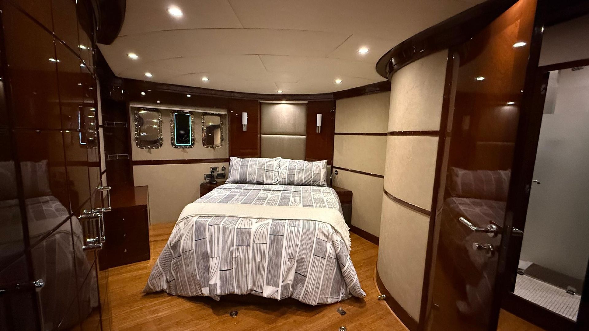 Explorer Goldeon Siral 95 Yacht — photo 8