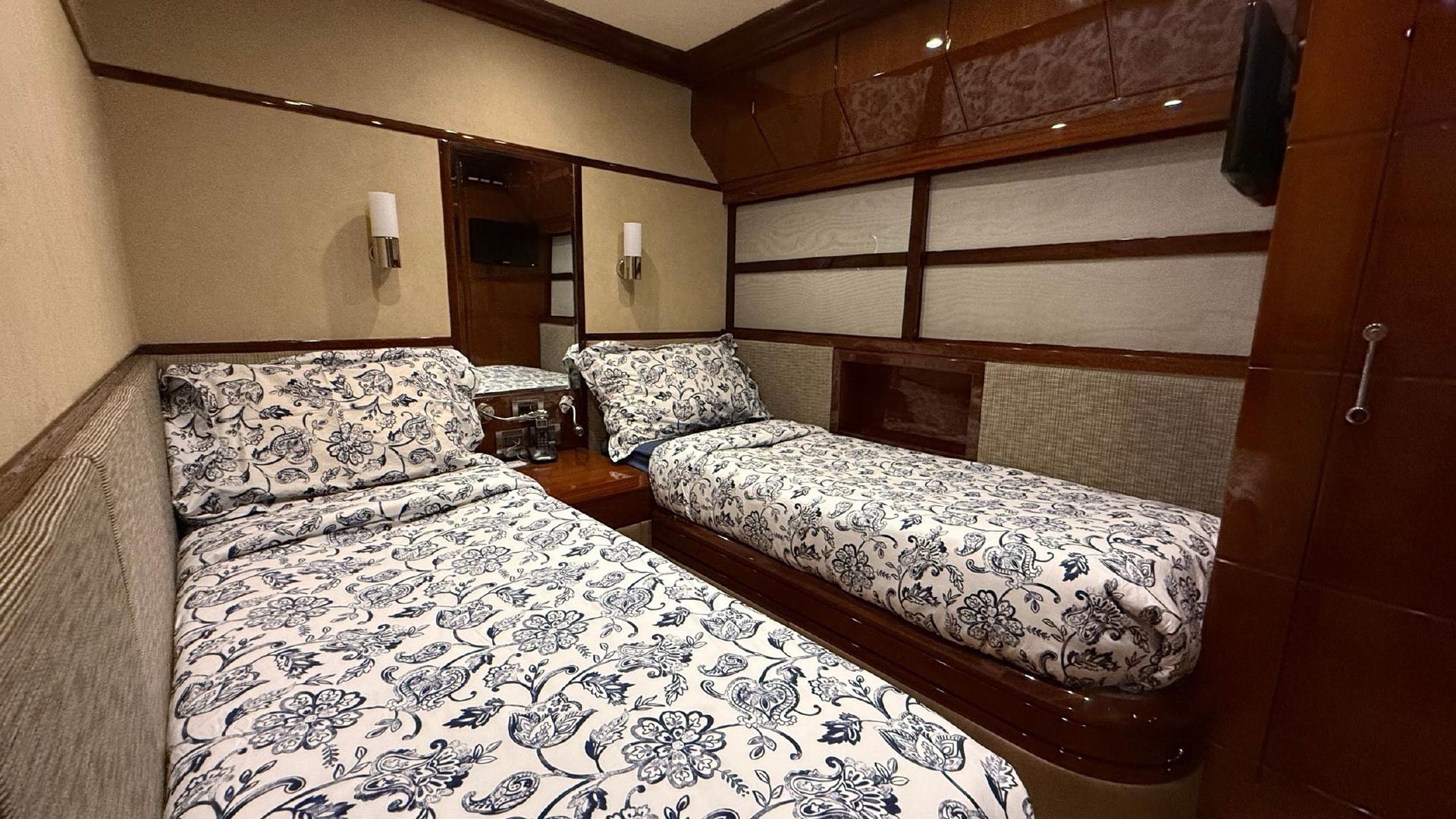 Explorer Goldeon Siral 95 Yacht — photo 9