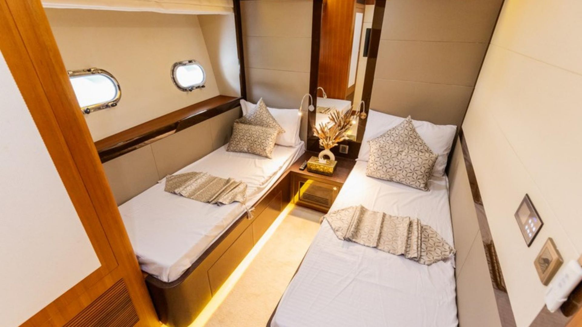Explorer Goldeon Mystical 100 Yacht — photo 15