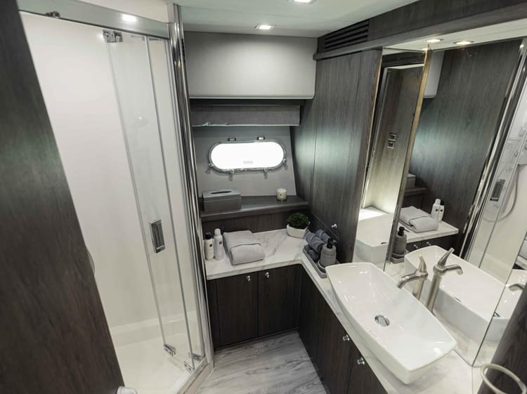 Celestial Majesty Dancer 90 Yacht — photo 22