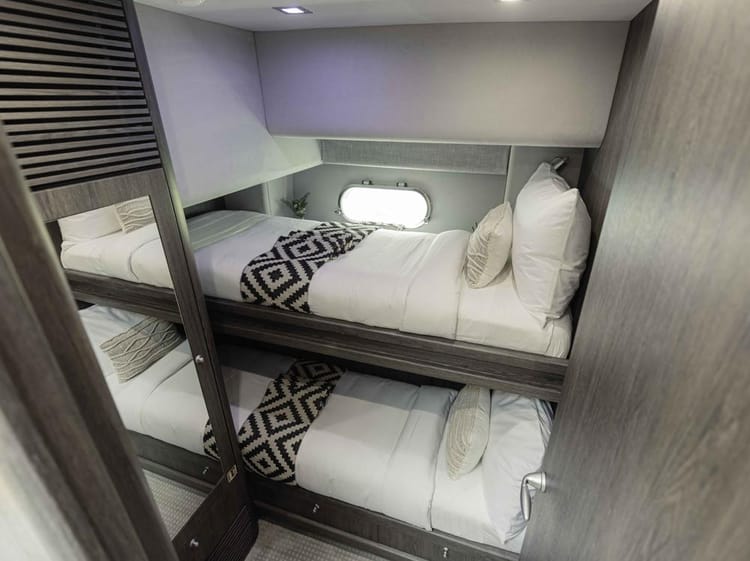 Celestial Majesty Dancer 90 Yacht — photo 20