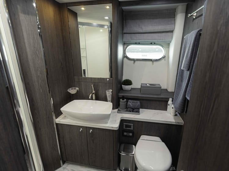 Celestial Majesty Dancer 90 Yacht — photo 23