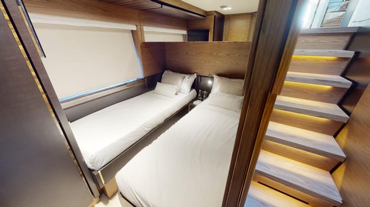 Celestial Majesty Charm 75 Yacht — photo 14