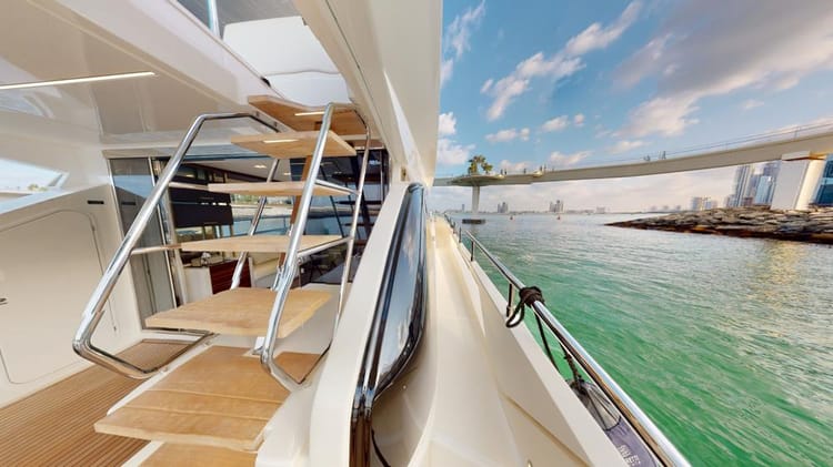 Celestial Majesty Charm 75 Yacht — photo 5