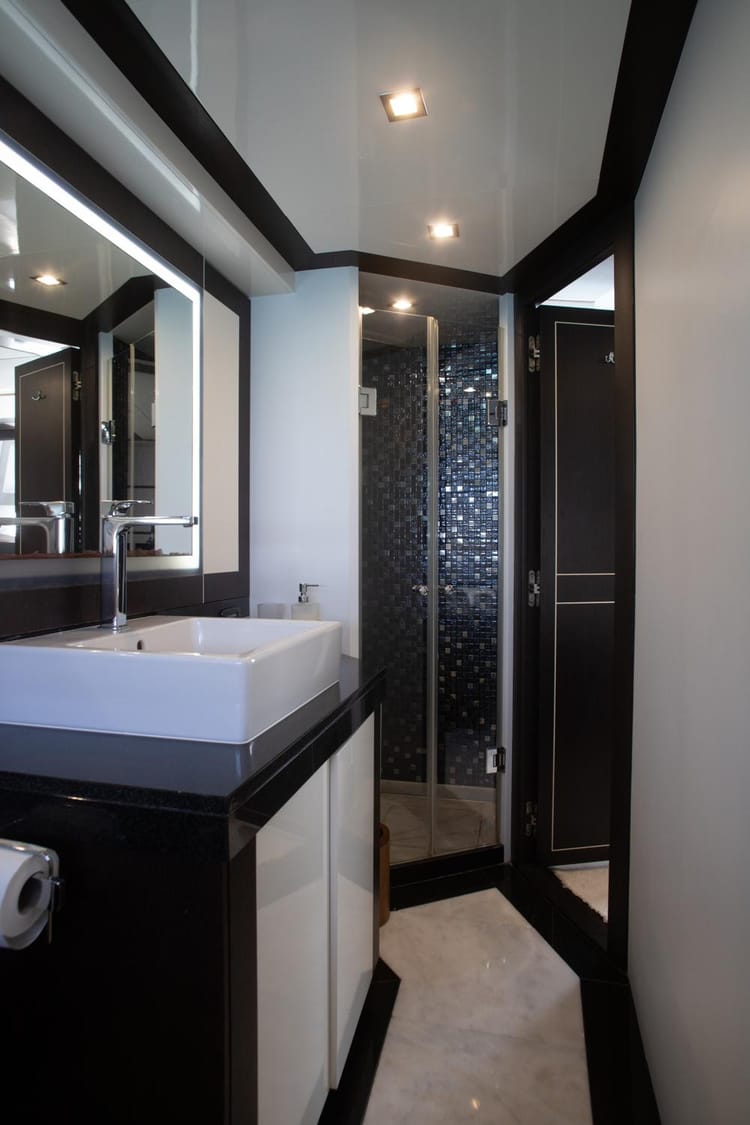Celestial Majesty Maverick 77 Yacht — photo 17