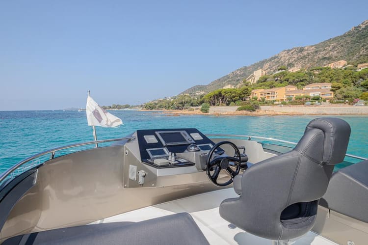 Celestial Majesty Maverick 77 Yacht — photo 6