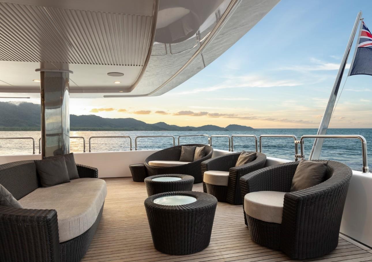 Aft lounge and sun deck