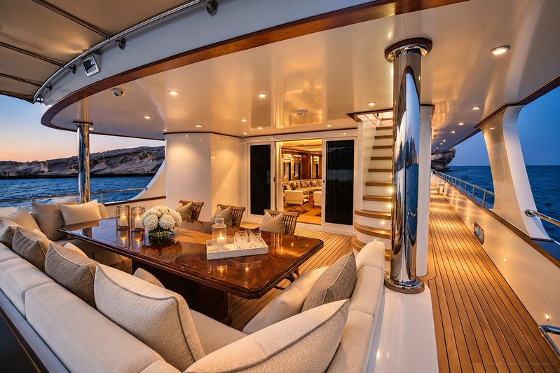 Aft deck lounge and dining