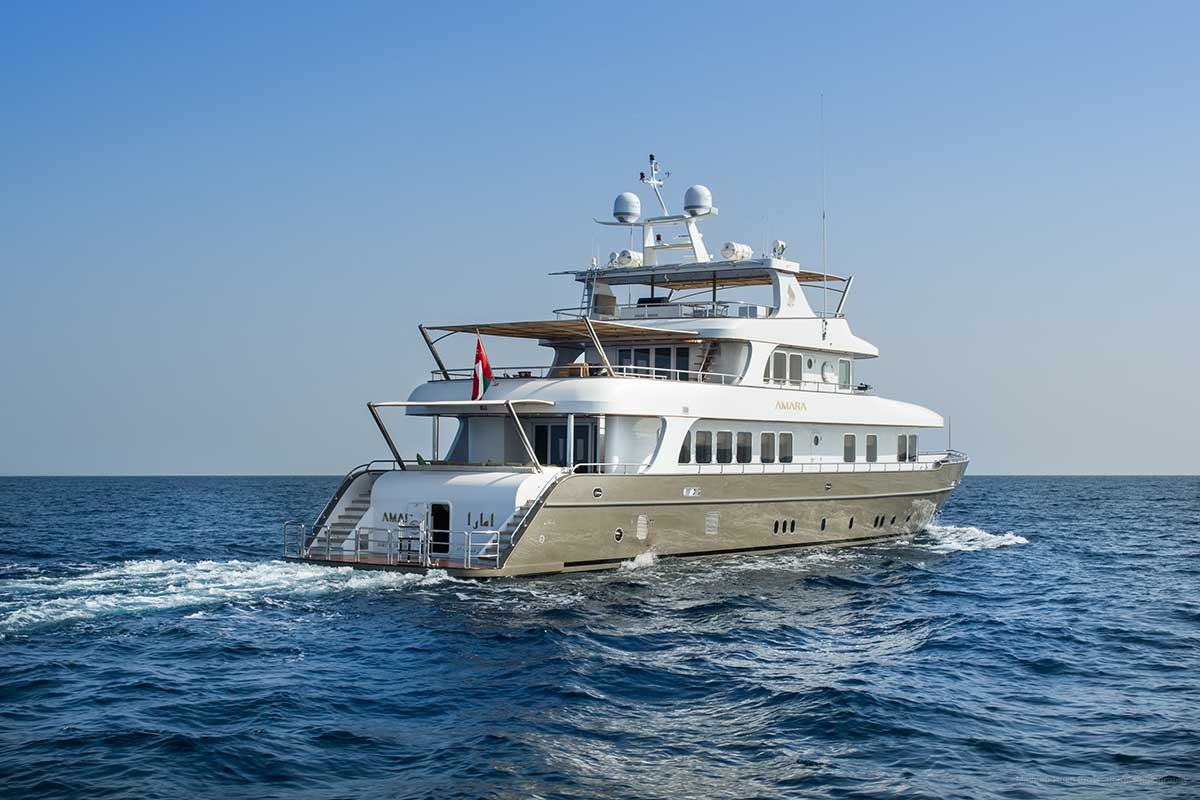 AMARA under way, stern view