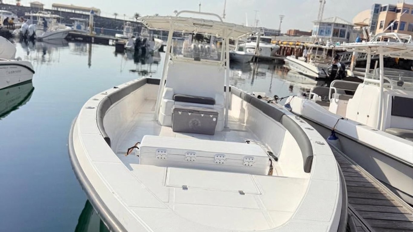 The deck of a 38 ft centre console fishing boat looking forward