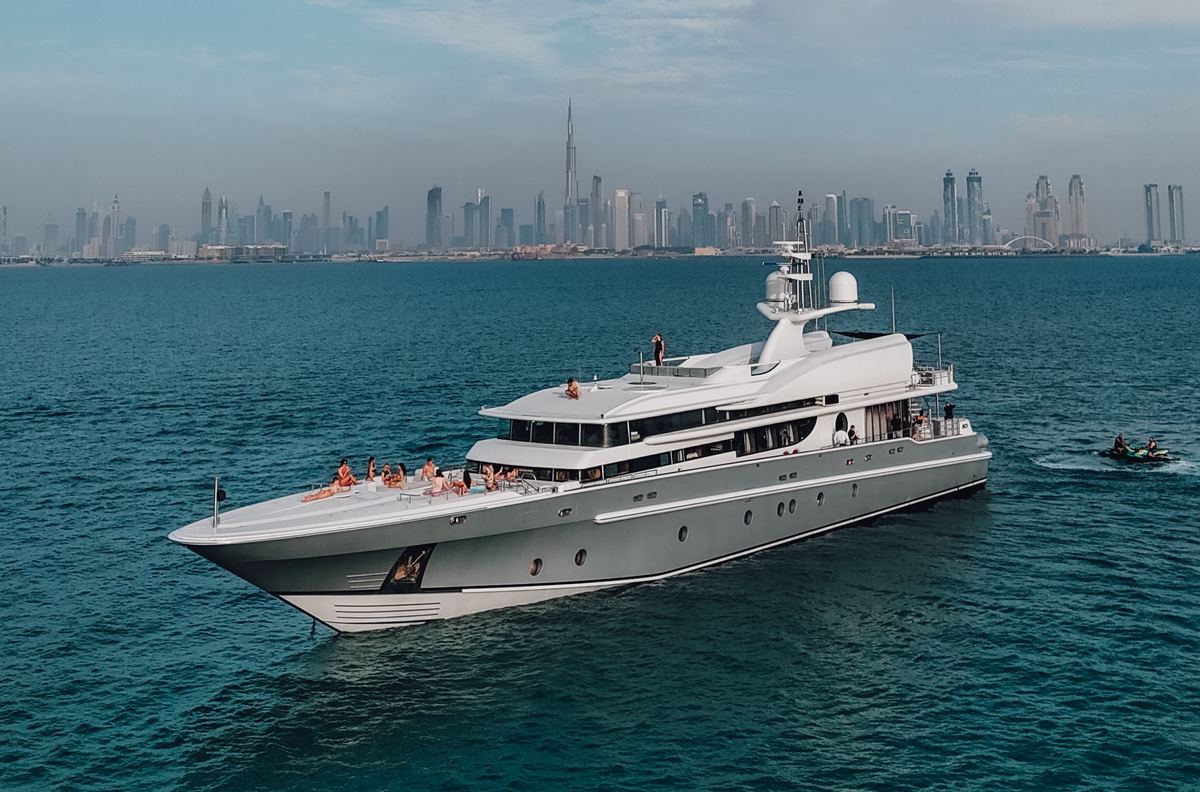 Defender 170 Yacht