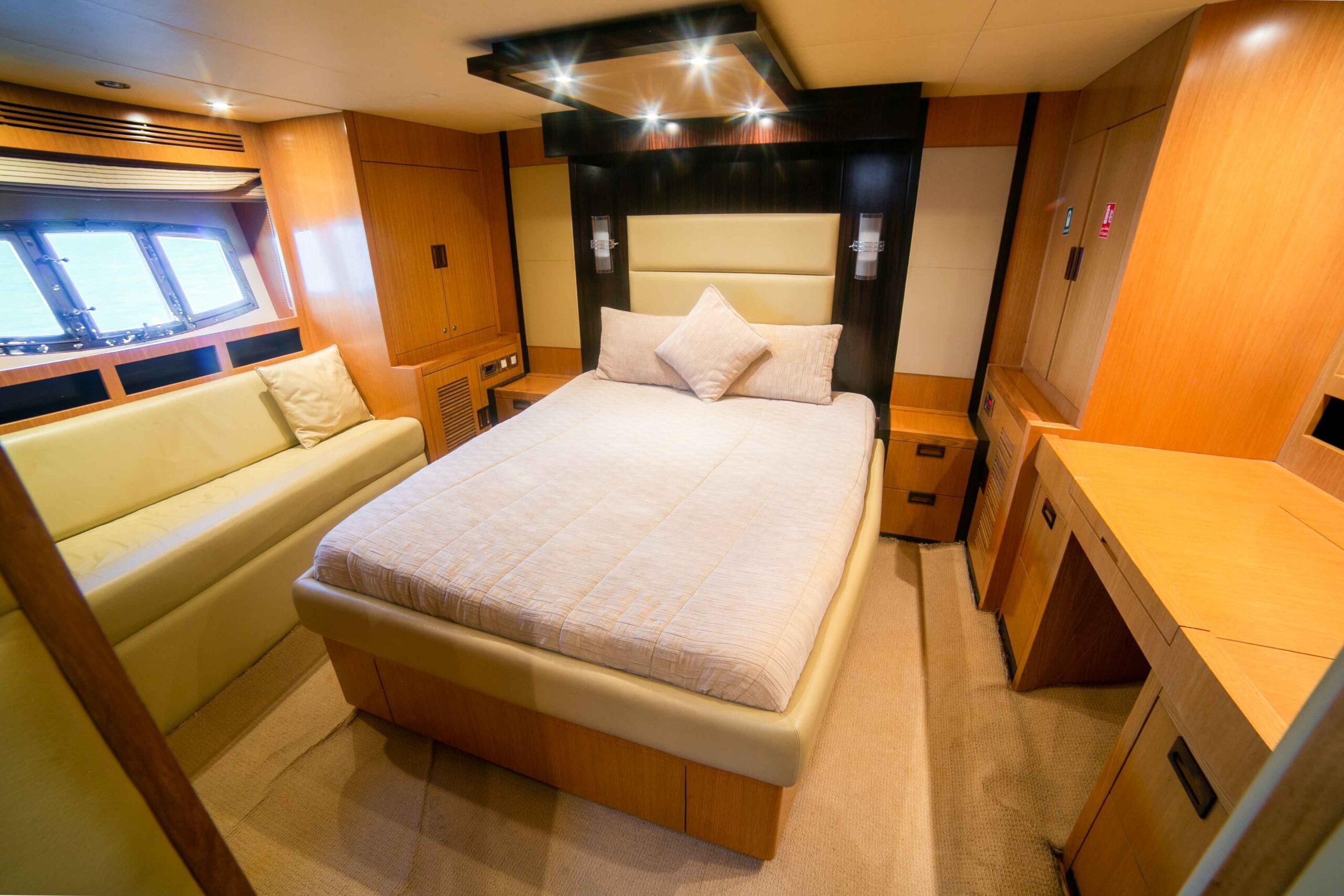 Majesty 60 ft standard yacht rent in Dubai Gold's Yacht