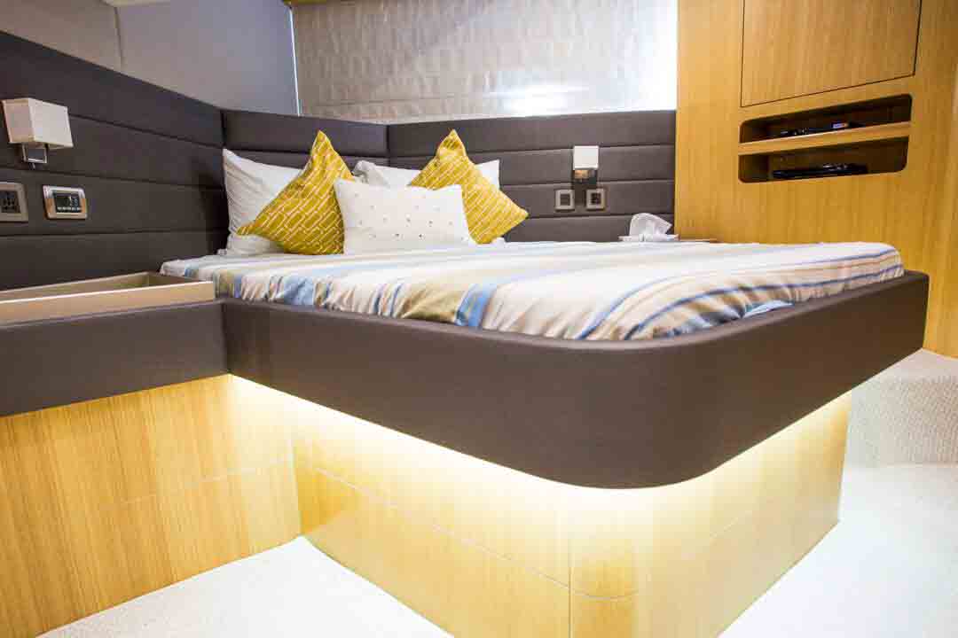 Majesty 48 ft. yacht charter Dubai
