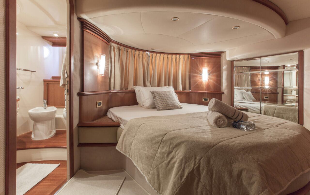 Azimut 62 ft. yacht booking Dubai