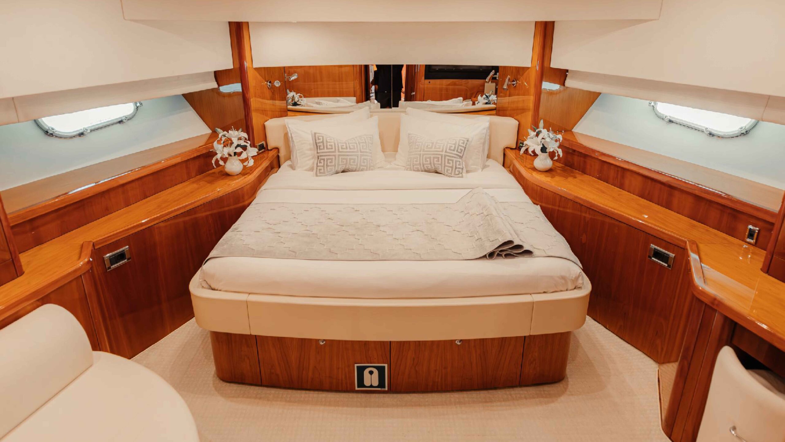  Eclipse Sovereign Majesty 90ft Yacht  yacht charter Dubai
