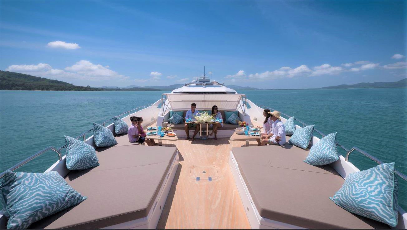 Dolce Vita 105 ft. yacht charter Dubai