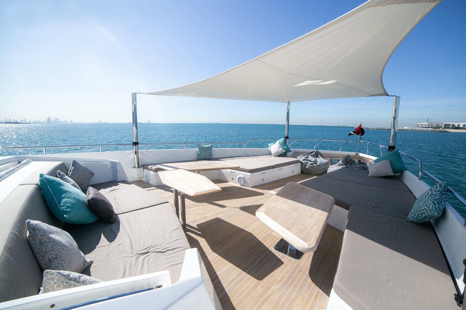Dolce Vita 105 ft. yacht booking Dubai