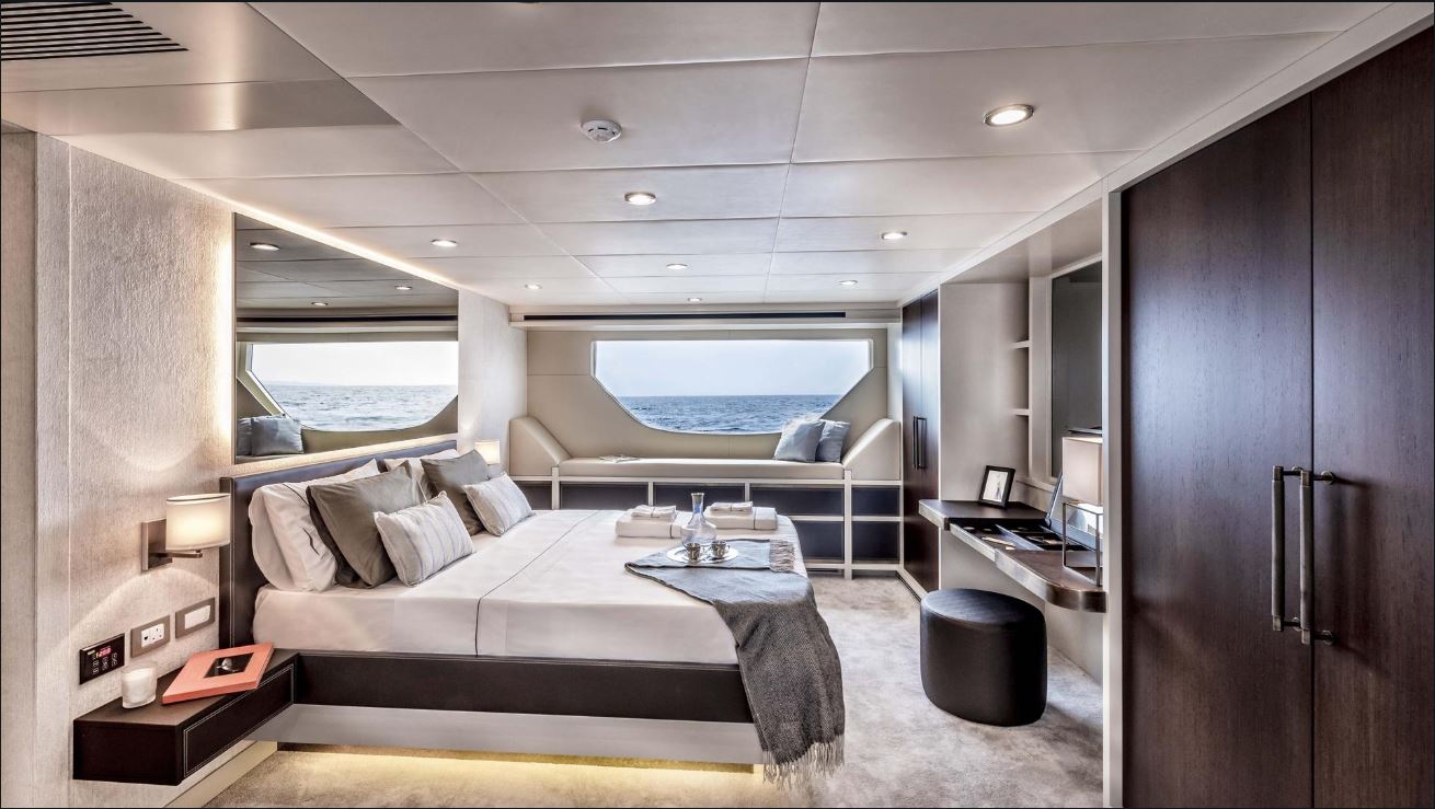 Dolce Vita 105 ft. yacht rental Dubai
