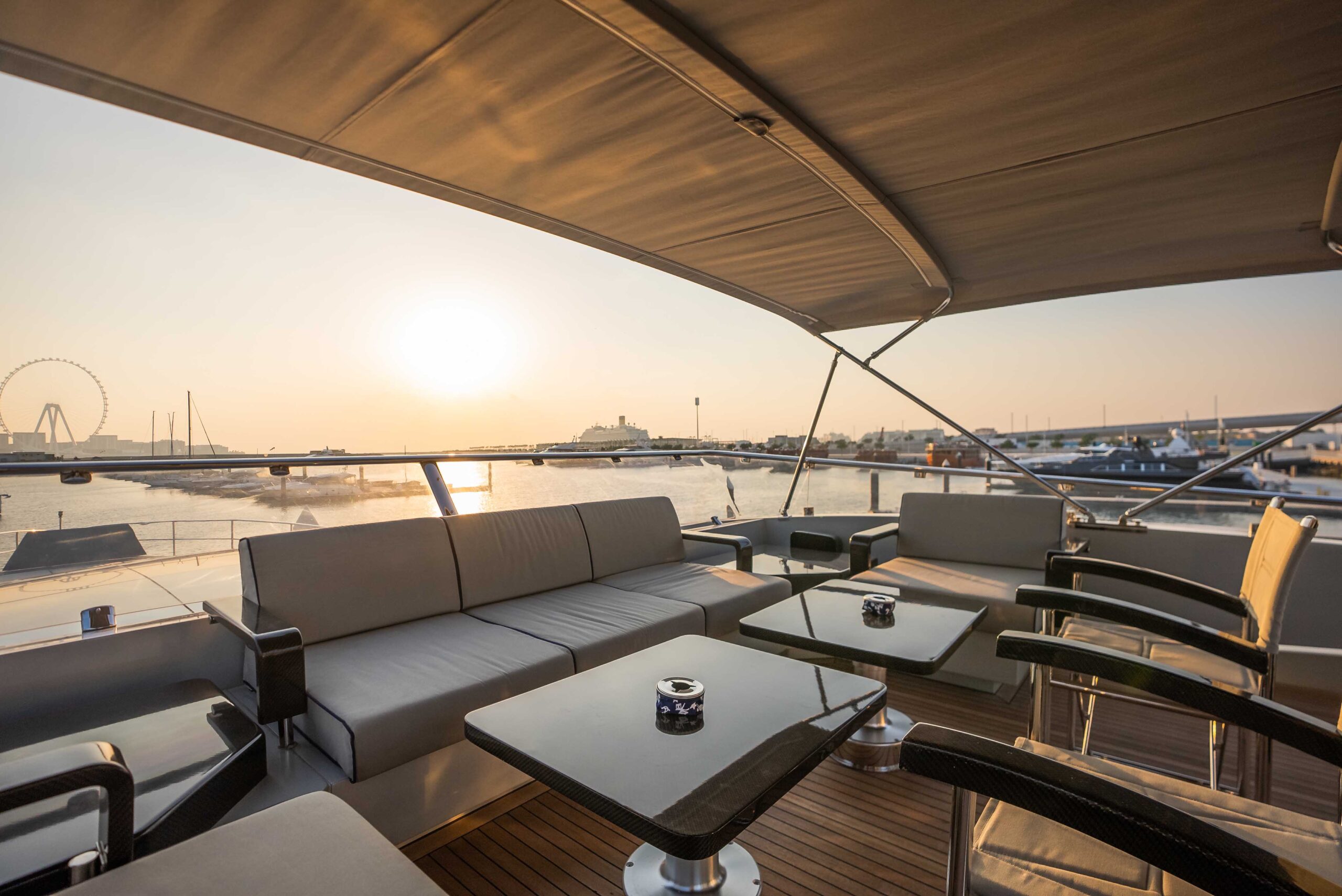 Cruises at Sunset: Romantic Evenings on a Yacht in Dubai