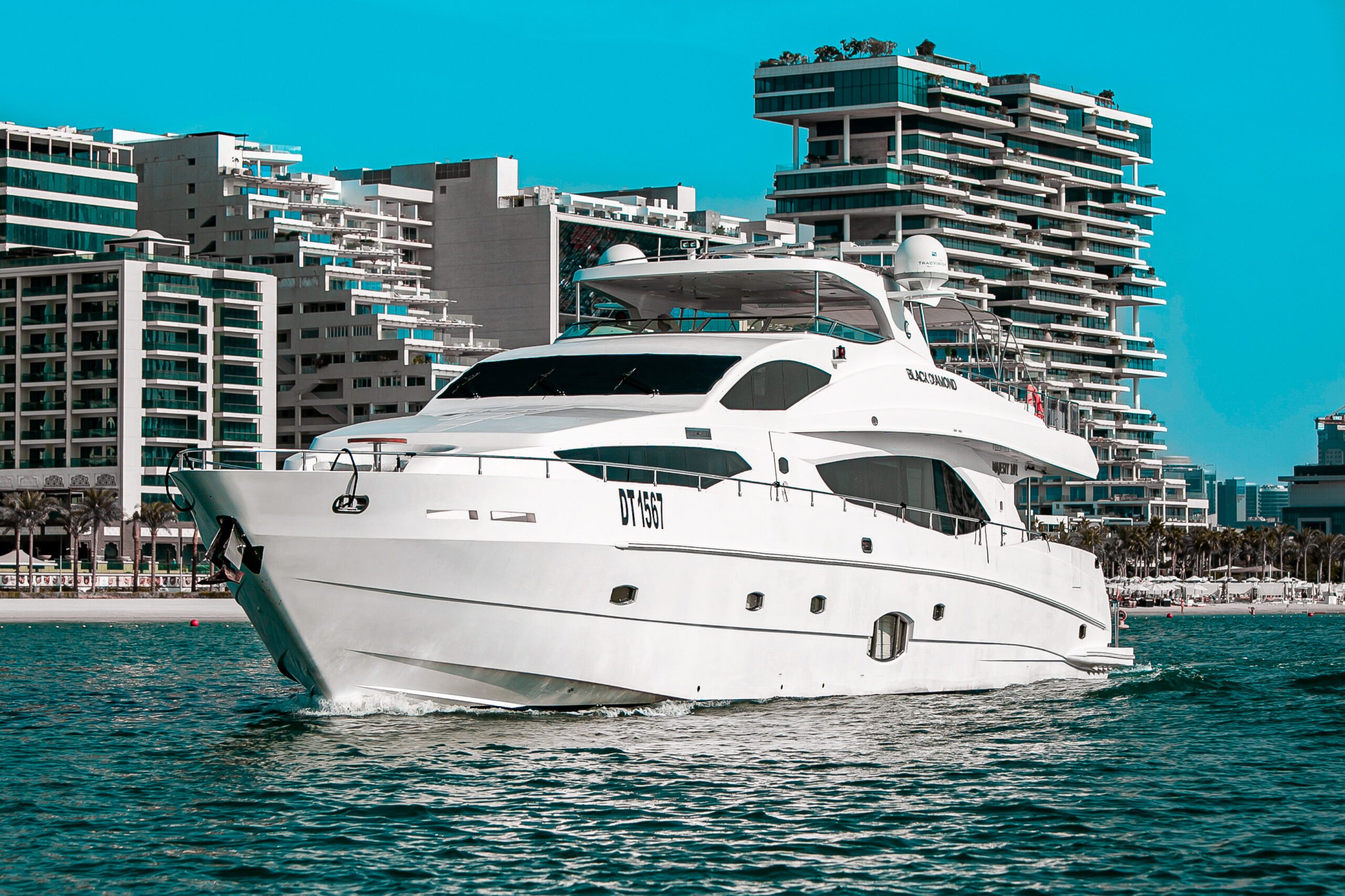 10 Reasons to Choose Dubai for a Yacht Charter Excursion