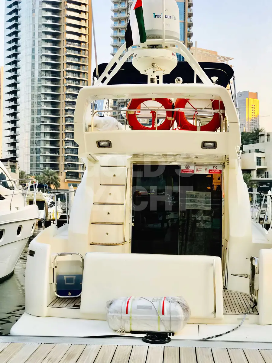 Azimut 41 ft — 41ft charter yacht in Dubai Marina, Dubai