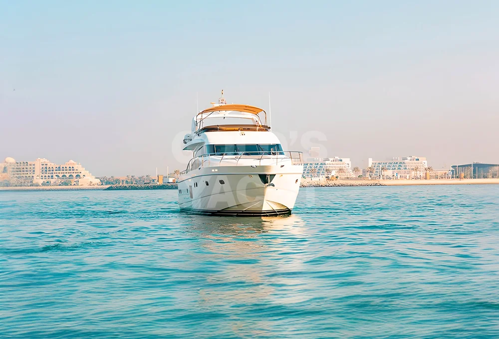 Explorer 82 ft — 82ft charter yacht in Dubai Harbour, Dubai